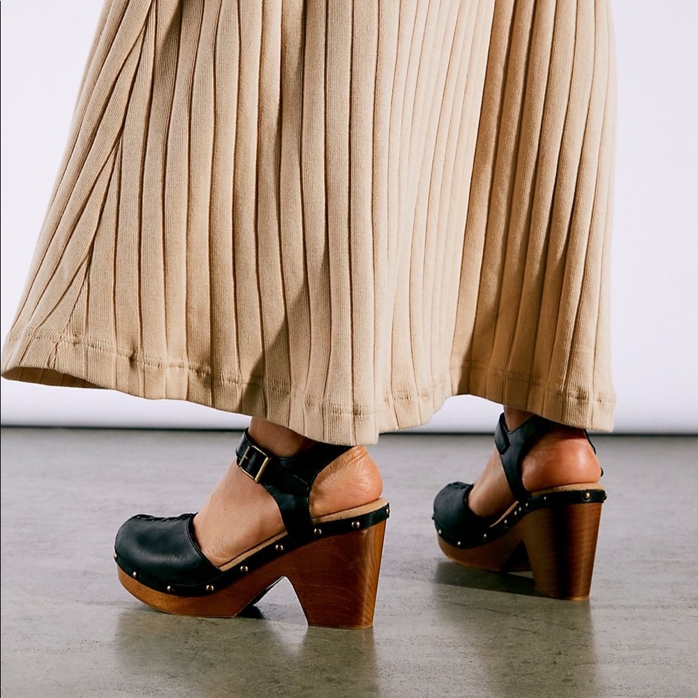 Free People by Jeffrey Campbell Daubs Clogs